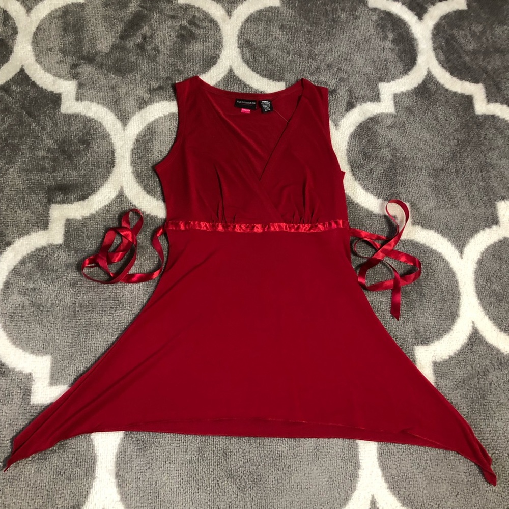 Old College Inn Blouse Womens Small Vneck Stretch Tie Back Shark Bite Red NWT